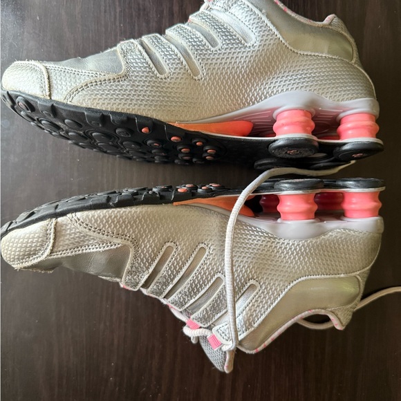 Nike Shox NZ Silver and Pink Sneakers women’s size 8.5 - Picture 3 of 4